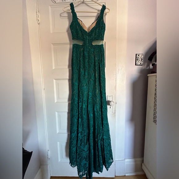 Le Femme Lace Prom dress - Picture 5 of 7